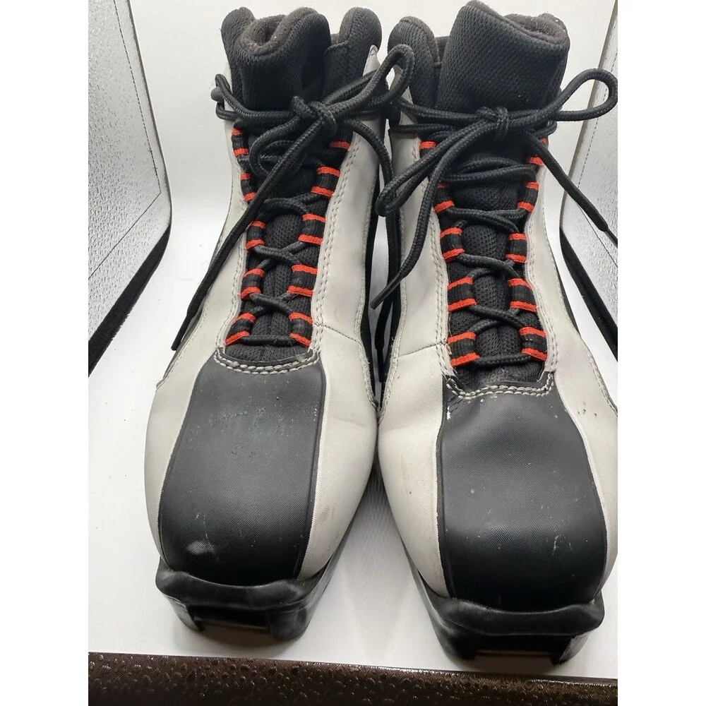 Fischer XC Sport cross-country ski boots in a grey, black Eu 42 Size 9